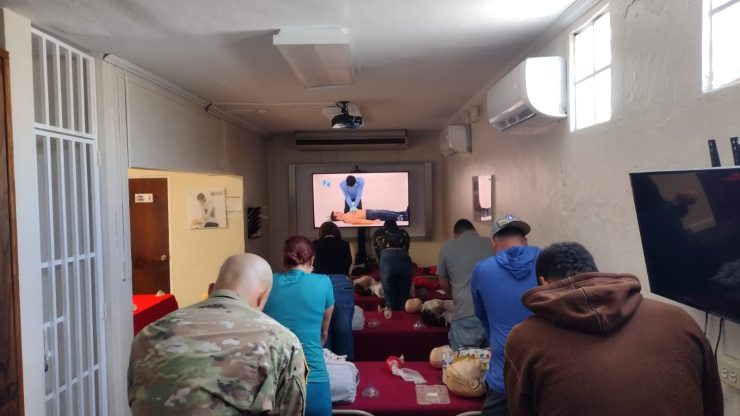Practica Mientras Miras: La Clave del Éxito en Nuestro Curso BLS en Puerto Rico