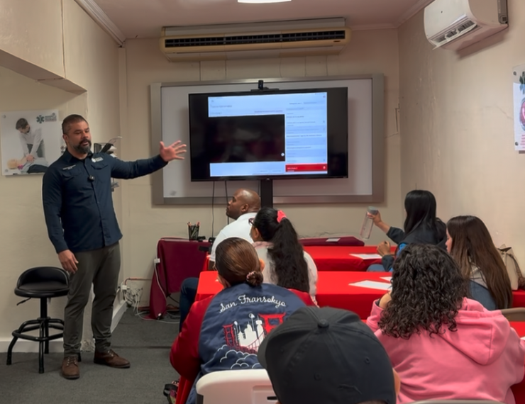 Cómo la Discusión Interactiva en ACLS Transforma Profesionales en Salvavidas