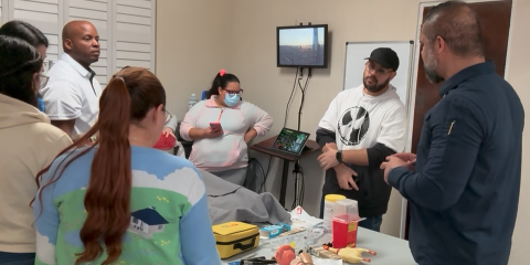 Más Allá del Protocolo: El Poder del Debriefing Estructurado en el Curso ACLS de ECCtrainings