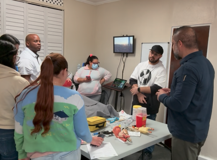 Más Allá del Protocolo: El Poder del Debriefing Estructurado en el Curso ACLS de ECCtrainings
