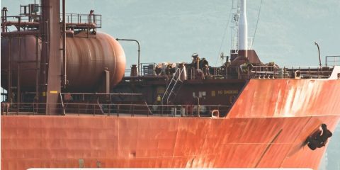 Escenario de adiestramiento en cuidado prolongado de quemadura durante operaciones marítimas